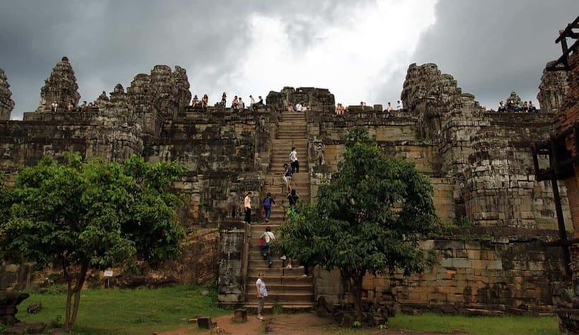 Phnom Bakheng Sunset Tour, Pre Rup, Neak Pean, Preah Khan - A 6-Hour Temple Loop That Ends Where the Light Matters