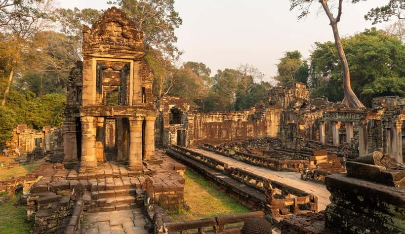 Phnom Bakheng Sunset Tour, Pre Rup, Neak Pean, Preah Khan - Phnom Bakheng Sunset: The Hilltop Payoff (and the 200 Steps)