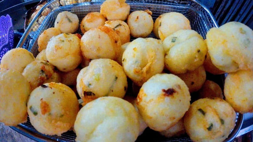 Phnom Penh: Authentic Walking Food Tour with Local Guide - The smart way this tour handles vegetarian needs