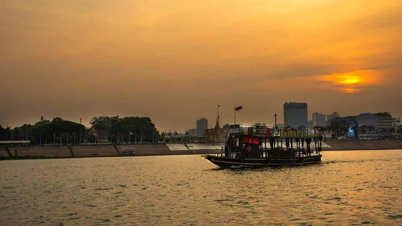 Phnom Penh: Authentic Walking Food Tour with Local Guide - The 3-hour route: what each stop feels like and why it works
