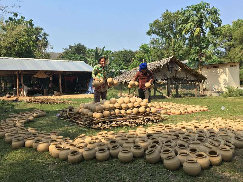 Phnom Penh - Battambang Transfer Plus Stop Sightseeing - The pottery stop at Andong Russey Village: small craft, big meaning