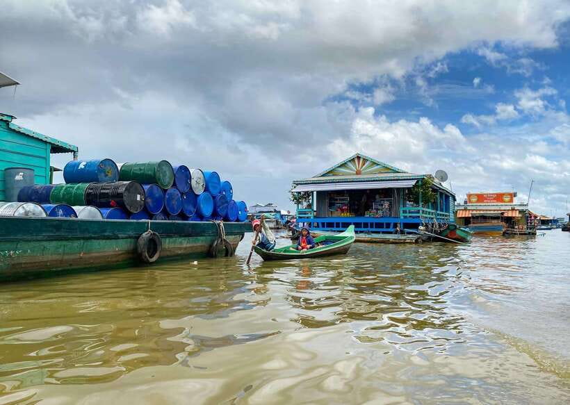 Phnom Penh - Battambang Transfer Plus Stop Sightseeing - Tonle Sap floating life at Kampong Loung: what you’ll see from the water