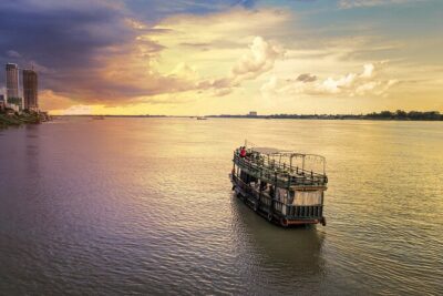 Phnom Penh Bike & Boat Sunset Tour / E-Bike Available - Meeting point timing: beating Phnom Penh traffic without stress