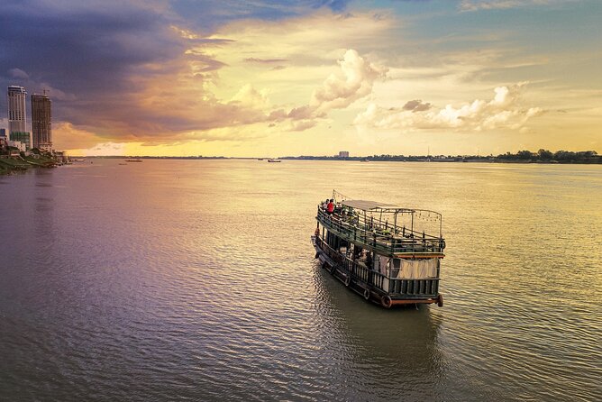 Phnom Penh Bike & Boat Sunset Tour / E-Bike Available - Meeting point timing: beating Phnom Penh traffic without stress