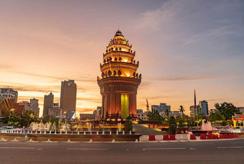 Phnom Penh City & Silk Island Full Day Tour by Tuk Tuk - The in-between stop and Koh Oknha Tei: where the tour adds local texture