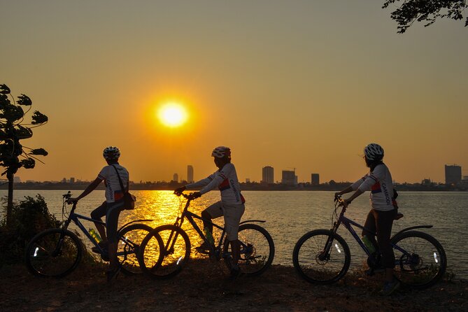 Phnom Penh: Cycling Adventure on Islands of the Mekong - Silk Farm Stop at Lotus Silk: Where the Learning Feels Real