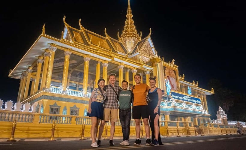 Phnom Penh: Evening City Tour by Tuk Tuk with 1 Dinner - Wat Phnom: A Fast Temple Stop With the Lady Penh Story