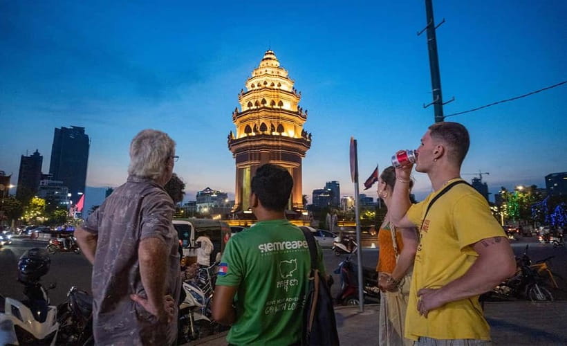 Phnom Penh: Evening City Tour by Tuk Tuk with 1 Dinner - Starting at the Phnom Penh Post Office: Colonial Photos Without the Rush