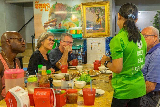 Phnom Penh Evening Foodie Vespa Tour / Tuk Tuk Available - Stop 2: Kandal Market for open-air snacking culture
