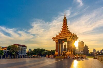 Phnom Penh Full Day Private Tours - Royal Palace and Silver Pagoda: The Big, Ornate Start