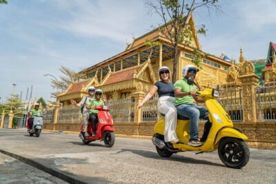 Phnom Penh: Highlights Tour Including National Museum - Hotel Pickup and the Vespa (or Tuk-Tuk) Experience