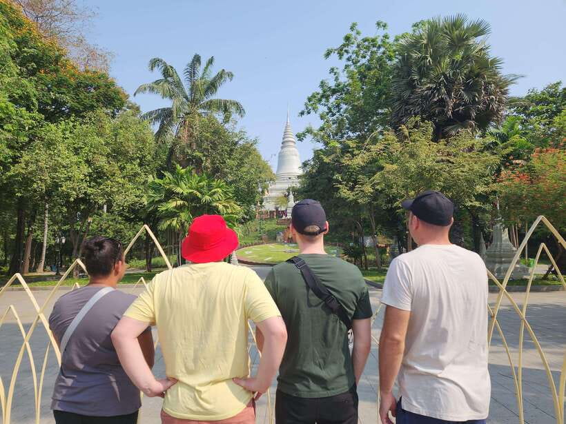 Phnom Penh: Highlights Tour Including S21 and Killing Fields - Tuol Sleng (S21) and Choeung Ek: Visiting with Audio Guides