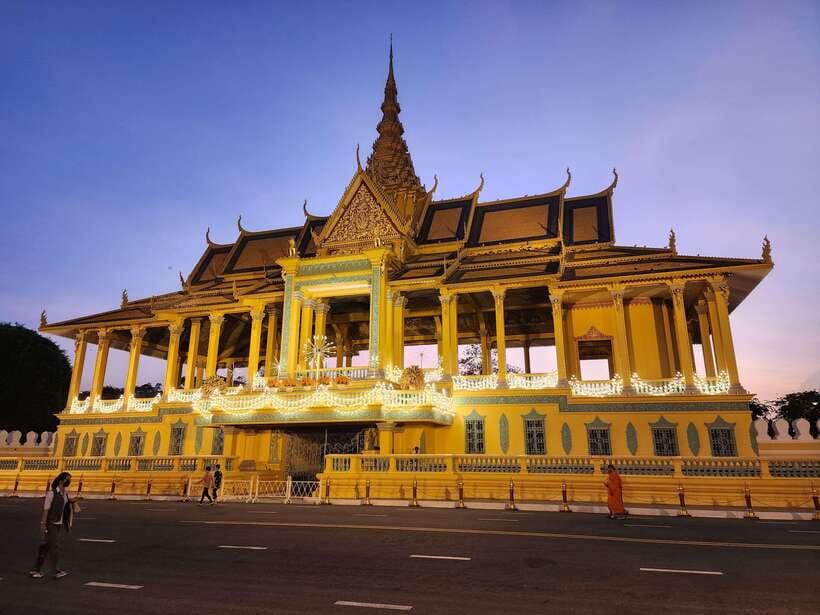 Phnom Penh: Highlights Tour Including S21 and Killing Fields - Diamond Island and the Mekong Change of Pace