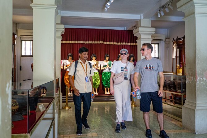 Phnom Penh Historical Tour - Wat Phnom: A Tall Landmark With Long Local Roots