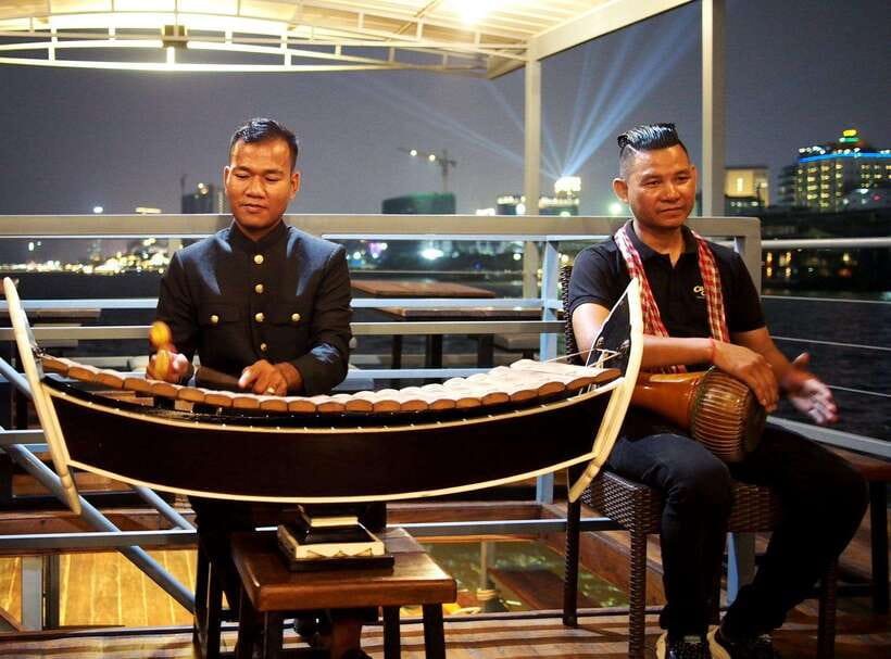 Phnom Penh: Mekong Sunset Dinner Cruise with Live Music - Dinner onboard: what’s actually included and how it feels
