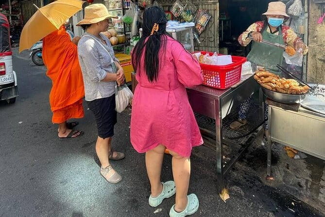 Phnom Penh Morning Breakfast, Market and Art Tour by Tuktuk - Why this Phnom Penh morning feels so practical