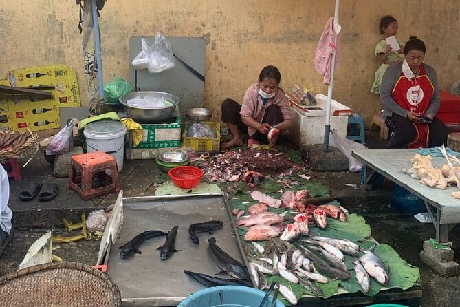 Phnom Penh Morning Breakfast, Market and Art Tour by Tuktuk - Café Chiet: a calm coffee-and-tea ending near the palace area