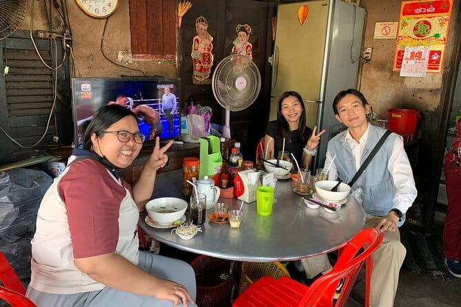 Phnom Penh Morning Breakfast, Market and Art Tour by Tuktuk - The breakfast start: noodles, coffee, and what locals order