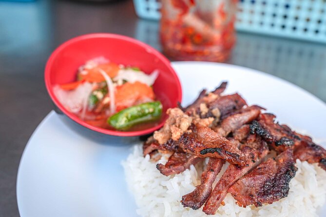 Phnom Penh Morning Market & Food Tour by Tuktuk - Includes All Food & Drinks! - 8:30am in Phnom Penh: how the small-group setup helps you eat well