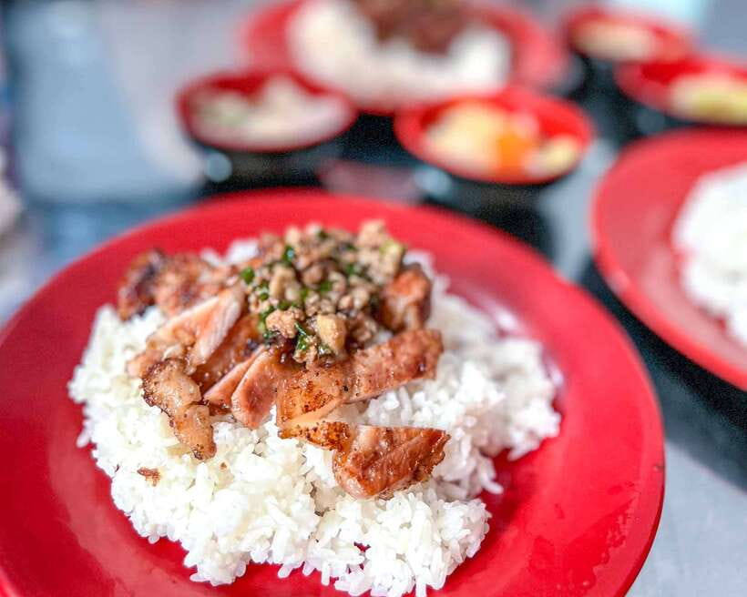Phnom Penh: Morning Market & Guided Breakfast Tour by Tuktuk - Stop 2 and 3: The wet market, in-season finds, and Sister Mao’s herb curry paste