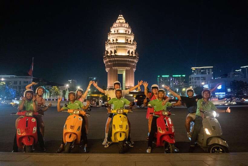 Phnom Penh Night Foodie Vespa Tour / Tuk Tuk Available - What you’ll eat on this Phnom Penh night market crawl