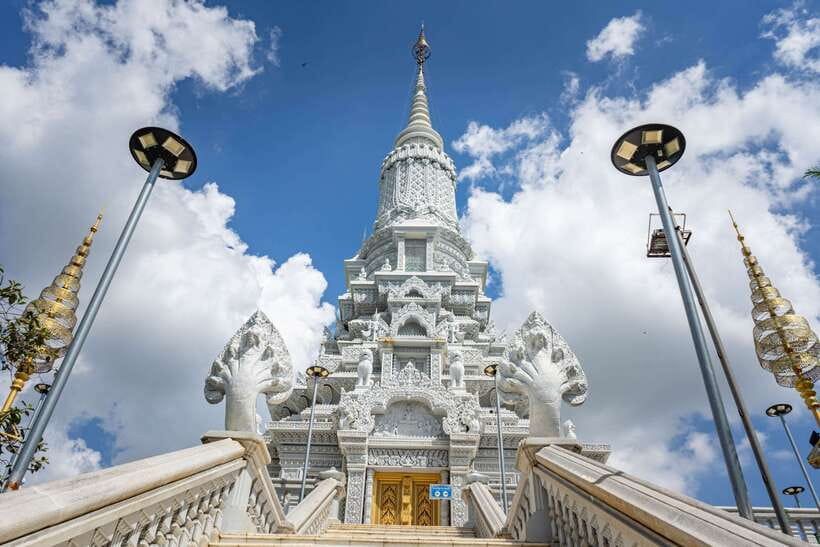Phnom Penh: Phnom Oudong & Koh Chen Village - Lunch include - Phnom Oudong: Royal Tombs and Memorials You Can Actually See