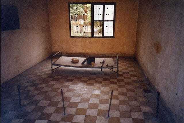 Phnom Penh private tour Tuol Sleng & Choeng Ek Killing Field - Choeung Ek Killing Fields: seeing the scale without looking away