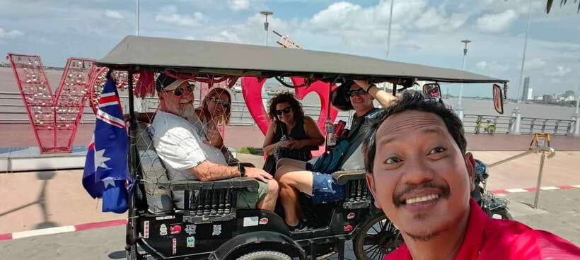 Phnom Penh: Private Tuk-Tuk Tour with English-Speaking - Why a private tuk-tuk fits Phnom Penh so well