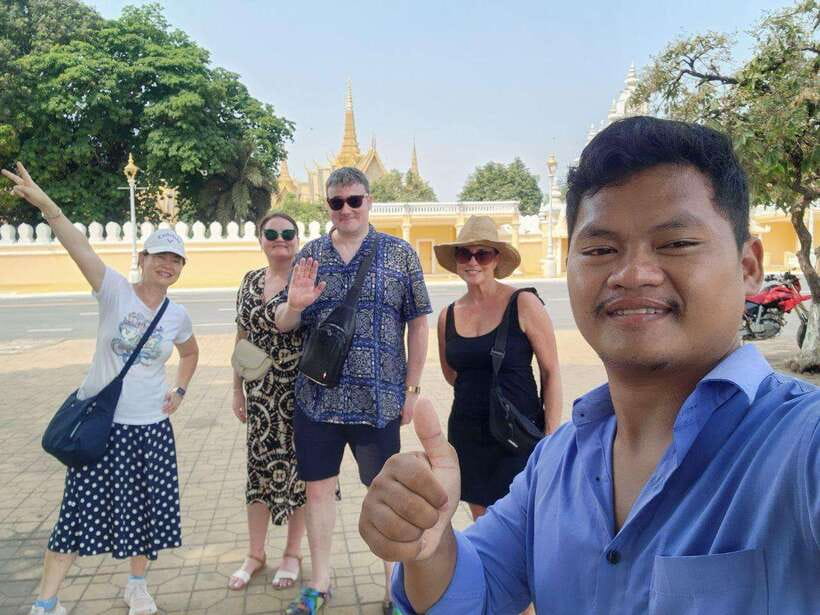 Phnom Penh: Private Tuk-Tuk Tour with English-Speaking - Wat Onnaloam and the National Museum: choose your pace