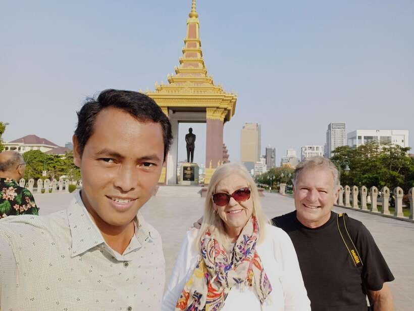 Phnom Penh: Royal Palace, S21, Killing Fields & More Tour - Parks and monuments: Wat Botum Park, Independence, and the 2024 constitutional marker