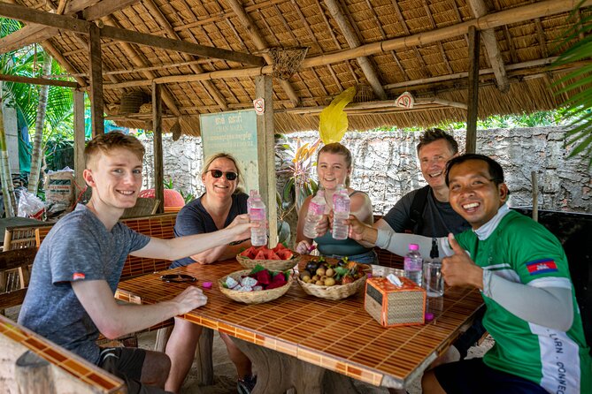 Phnom Penh Silk Island Bike Tour/ E-Bike or Tuk Tuk - Silk Island Community Center: weaving that turns shopping into learning