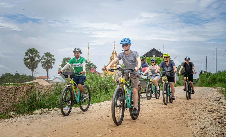 Phnom Penh: Silk Islands Half-Day Bike Tour - Silk Island: silk weaving lessons and the dried tofu highlight