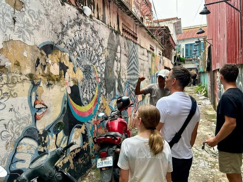 Phnom Penh: Street Art and Noodle Tour by Tuk Tuk - Street art in Phnom Penh: what you actually look for