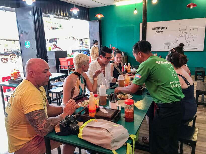 Phnom Penh: Street Art & Food Tour by Tuk-Tuk - Practical Tips for the Day (So You Enjoy Every Bite)