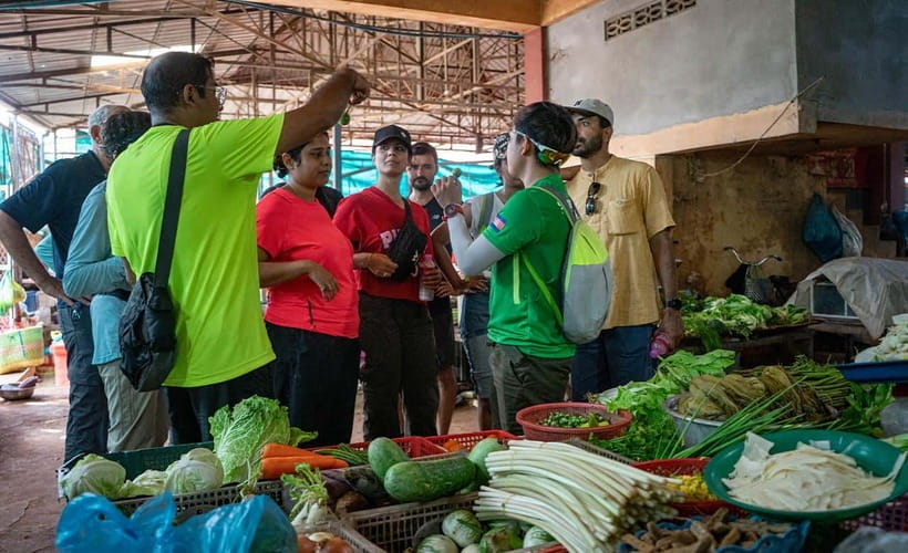 Phnom Penh: Street Art & Food Tour by Tuk-Tuk - Banh Chaev and Turmeric: When the Food Turns Instructional