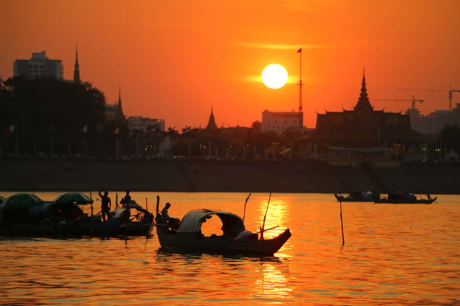 Phnom Penh: Sunset Cruise with Unlimited Beer &Fruit platter - Chaktomuk and the four-river confluence: Mekong meets Tonle Sap