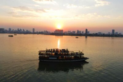 Phnom Penh: Sunset Dinner Cruise with English Speaking Guide - The boat portion: sights on the Mekong as the city changes color