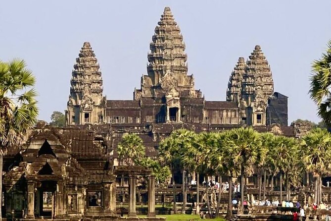 Phnom Penh to Siem Reap, Angkor Wat & Return, 2 Day Private Tour - Day 1 northbound: Oudong Hill, Skun spiders, and quiet Angkorian stops