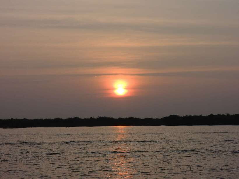 Phnom Penh to Siem Reap cruise/land tour (one way) - Tonle Sap River Moments From the Deck