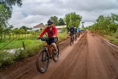 Phnom Penh to Silk Island Sunset Bike Tour/ E-Bike or Tuk Tuk - Koh Oknha Tei Ferry: The Moment the Scenery Changes