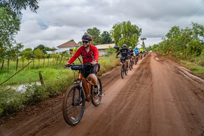 Phnom Penh to Silk Island Sunset Bike Tour/ E-Bike or Tuk Tuk - Koh Oknha Tei Ferry: The Moment the Scenery Changes