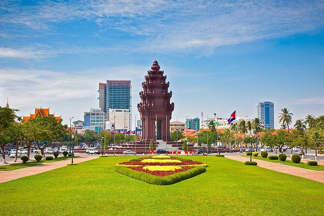 Phnom Penh Tours and Mekong River cruise - Toul Sleng (S-21) and the Killing Fields: Serious Places, Clear Support