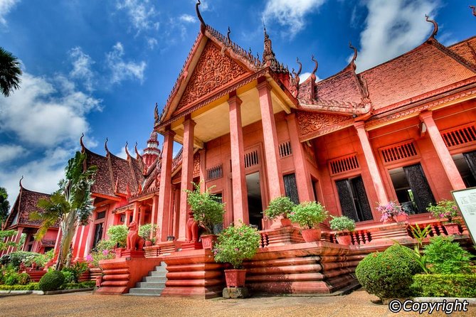 Phnom Penh Tours and Mekong River cruise - Wat Phnom Without a Guide: A Short Temple Climb With City Views