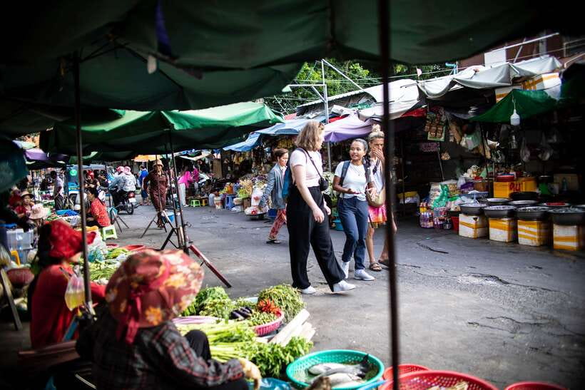 Phnom Penh: Walking Highlight City Tour - Morning Local Market Stops: Seeing Daily Life, Not Just Sights