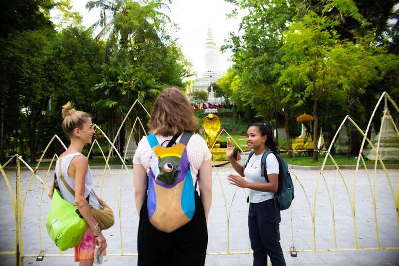 Phnom Penh: Walking Highlight City Tour - Meeting at Wat Phnom: Where the Day Gets Its Context
