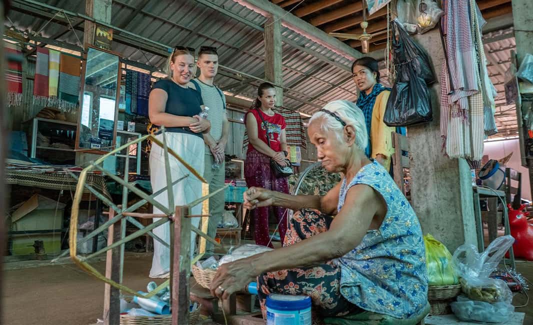 Phnom Penh: Walking Tour, Food Tour & Sunset Cruise - Throne Hall, palace gardens, and photo-friendly timing