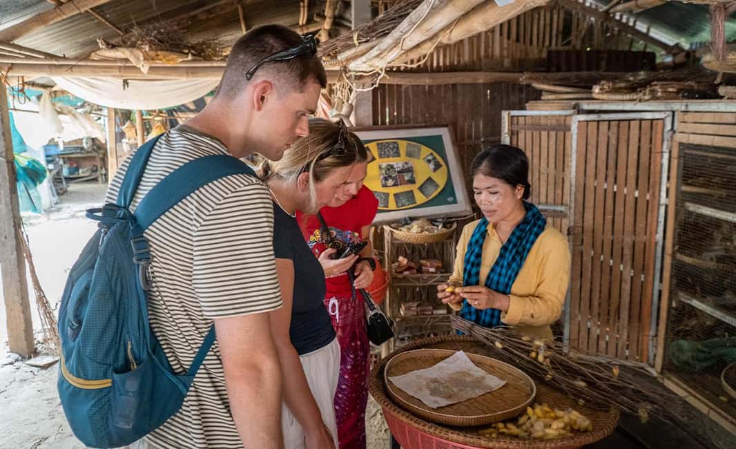 Phnom Penh: Walking Tour, Food Tour & Sunset Cruise - Psar Kandal, Wat Phnom, and the Night Market along the river