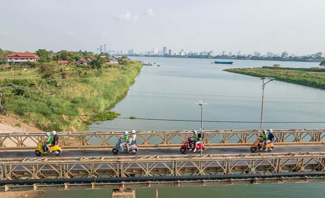 Phnom Penh: Walking Tour, Food Tour & Sunset Cruise - Independence Monument to Friendship Monument: a smart first warm-up