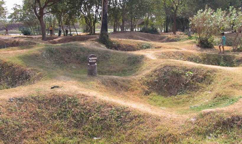 Phnom Penh's Killing Fields: 4-Hour Guided Tour - Choeung Ek: where the quiet green fields turn into history