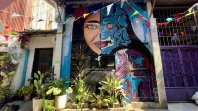 Phnom Phnom: Local Market & Culture Walking of City Tour - From temple hill to alley restaurant corners